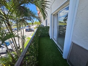 6707 N Kendall Dr in Pinecrest, FL - Foto de edificio - Building Photo