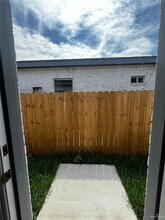 1635 Playa Dr, Unit 2 in Weslaco, TX - Building Photo - Building Photo
