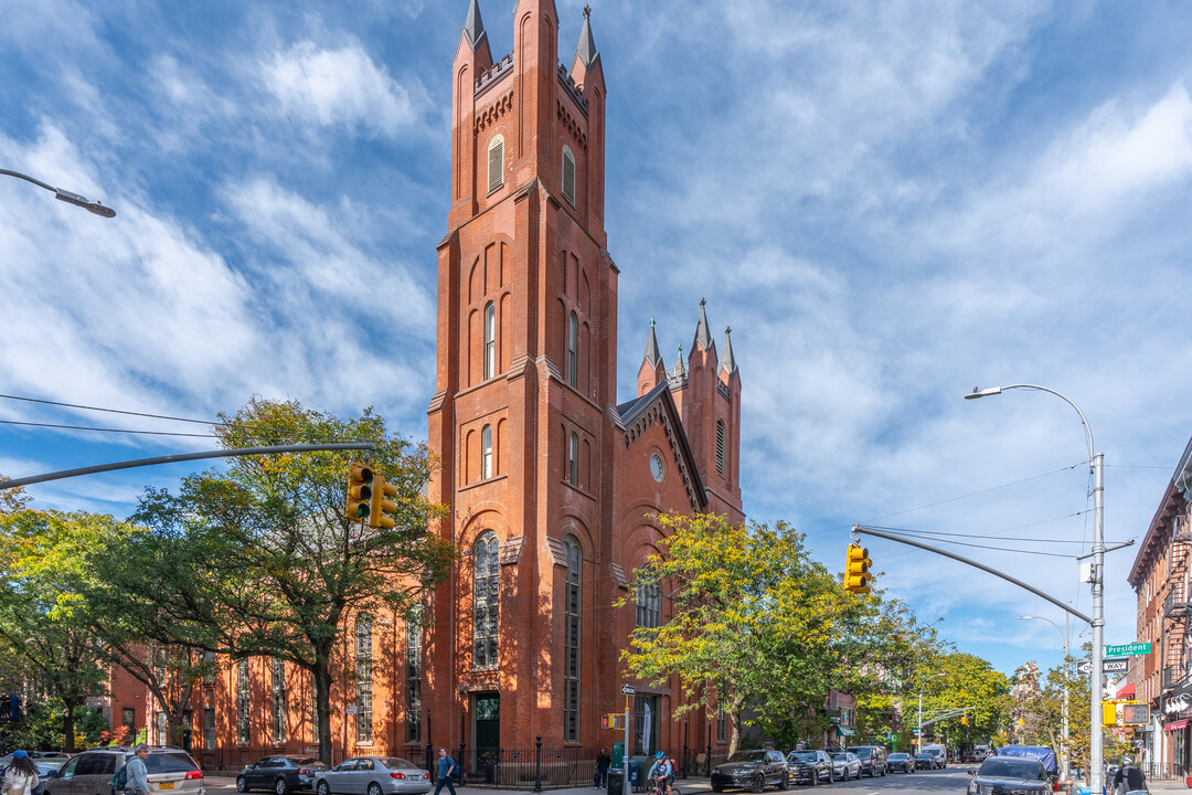 358 Court St in Brooklyn, NY - Building Photo