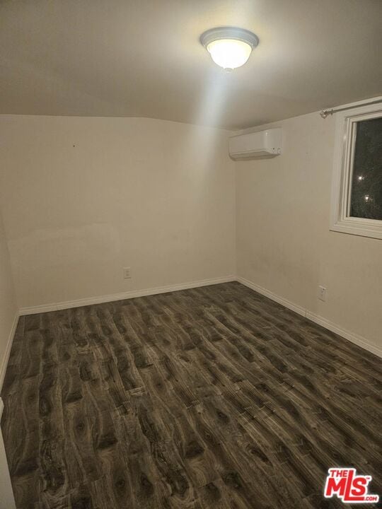 5021 1/2 Lowell Ave in Glendale, CA - Building Photo - Building Photo
