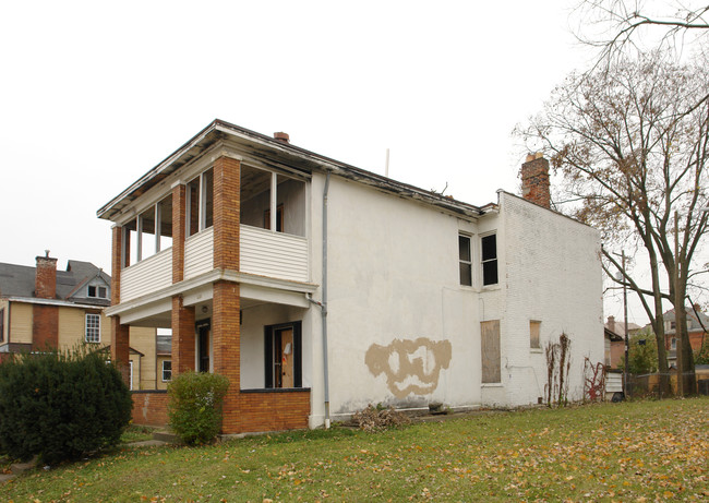 1223 Oak St in Columbus, OH - Foto de edificio - Building Photo