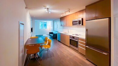 1009 Harwood St in Vancouver, BC - Building Photo - Building Photo