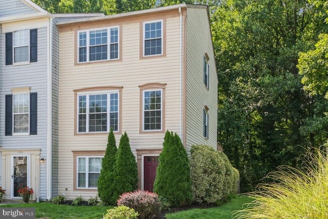 1511 Ashburnham Dr in Crofton, MD - Building Photo - Building Photo
