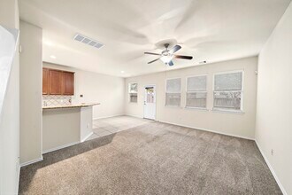 3315 Victorian Manor Ln in Houston, TX - Building Photo - Building Photo