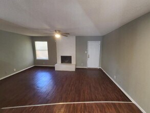 3117 Las Vegas Trail in Fort Worth, TX - Building Photo - Building Photo