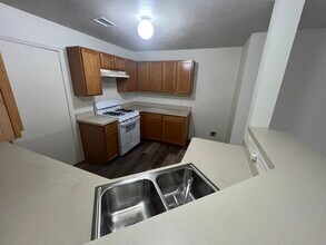 19530 Sandy Woods Dr in Tomball, TX - Building Photo - Building Photo