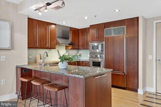 2001 15th St N in Arlington, VA - Building Photo - Building Photo