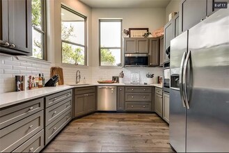 7713 Salzburg Dr in Rowlett, TX - Foto de edificio - Building Photo