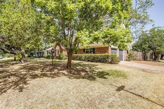 1701 Larkspur Dr in Arlington, TX - Building Photo - Building Photo