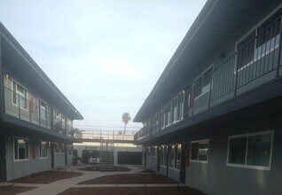 5560 Ackerfield Ave in Long Beach, CA - Building Photo - Building Photo