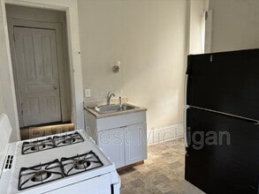 448 Thomas St SE in Grand Rapids, MI - Building Photo - Building Photo