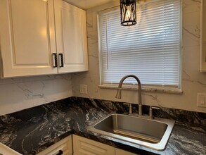 2114 Highbridge Rd, Unit 2 in Cuyahoga Falls, OH - Building Photo - Building Photo
