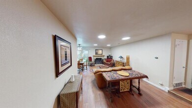 9215 Hunters Trace E in Austin, TX - Building Photo - Building Photo