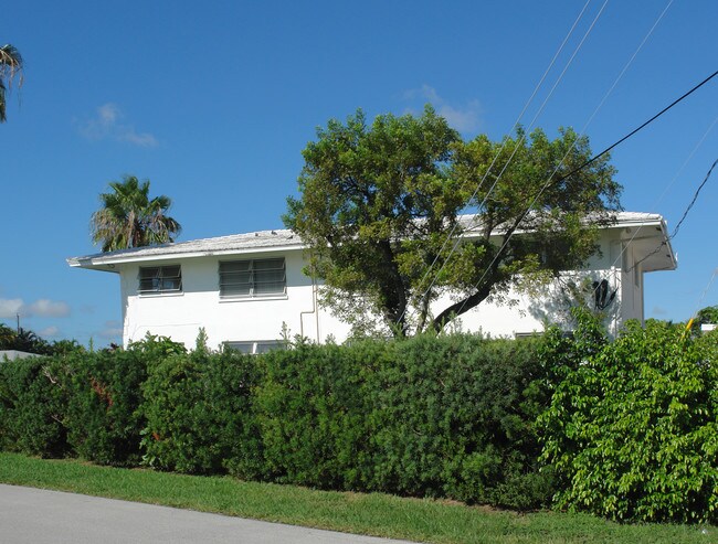 Circle Drive Apartments in Fort Lauderdale, FL - Foto de edificio - Building Photo