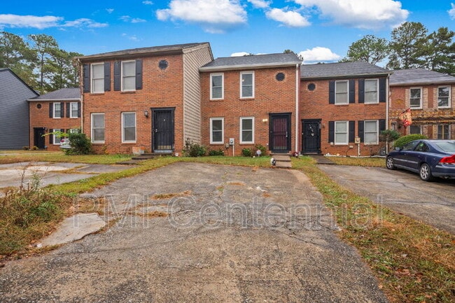 8078 Woodlake Dr in Riverdale, GA - Building Photo - Building Photo