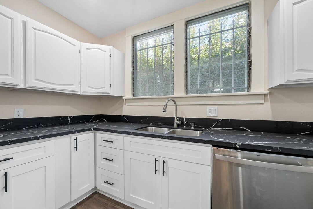 7853 Waring Ave in Los Angeles, CA - Building Photo