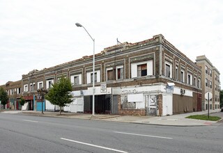 14115 E Jefferson Ave in Detroit, MI - Building Photo - Building Photo