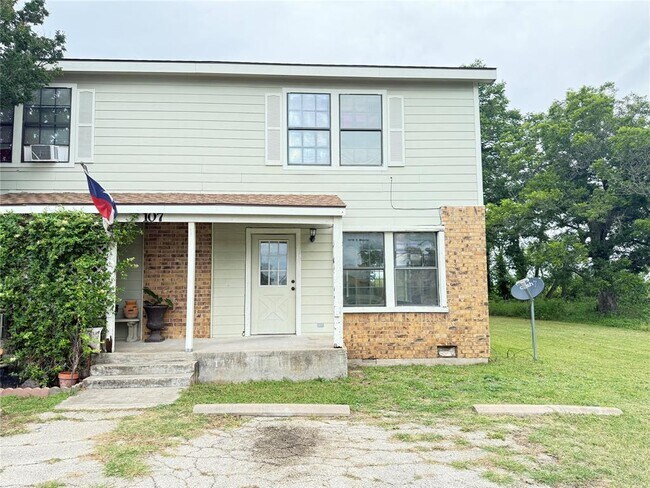 property at 107 E Moerbe