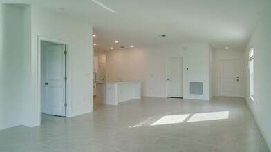4019 San Clemente Ct in North Fort Myers, FL - Building Photo - Building Photo