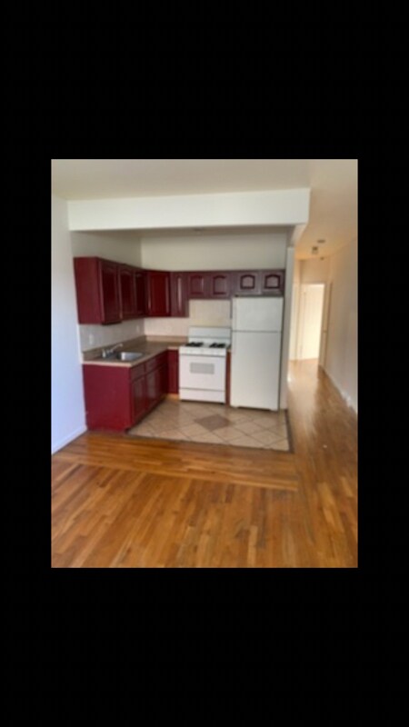 806 E 216th St in Bronx, NY - Building Photo - Building Photo