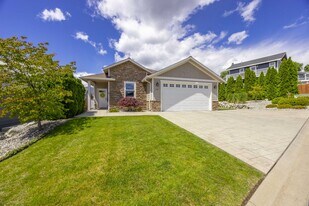 501 Oakwood Dr in Manson, WA - Building Photo