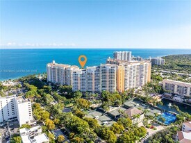 781 Crandon Blvd, Unit 804 in Key Biscayne, FL - Building Photo
