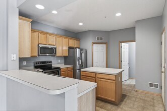 12210 Urbank St NE in Blaine, MN - Building Photo - Building Photo