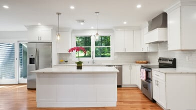 23 Valley View Ln in New Milford, CT - Building Photo - Building Photo