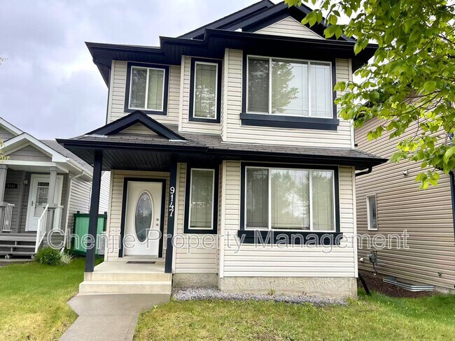 9147-9213 213 St NW in Edmonton, AB - Building Photo - Building Photo