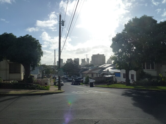 1001 Belser St in Honolulu, HI - Building Photo - Building Photo