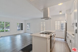 351 N Sierra Bonita Ave in Los Angeles, CA - Building Photo