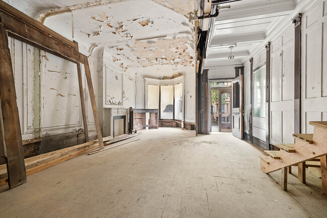 872 Park Pl in Brooklyn, NY - Building Photo - Interior Photo