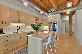 9 W Broadway, Unit 410 in Boston, MA - Building Photo - Building Photo