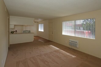 Orange Plaza in Orange, CA - Foto de edificio - Interior Photo