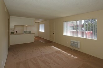 Orange Plaza in Orange, CA - Building Photo - Interior Photo