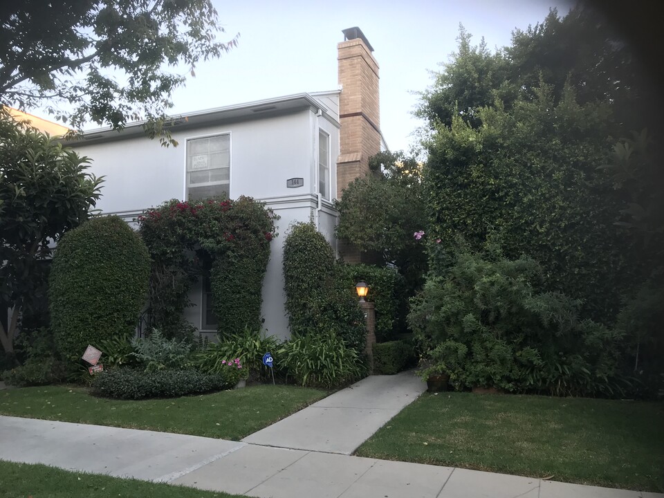 144 S Roxbury Dr in Beverly Hills, CA - Building Photo