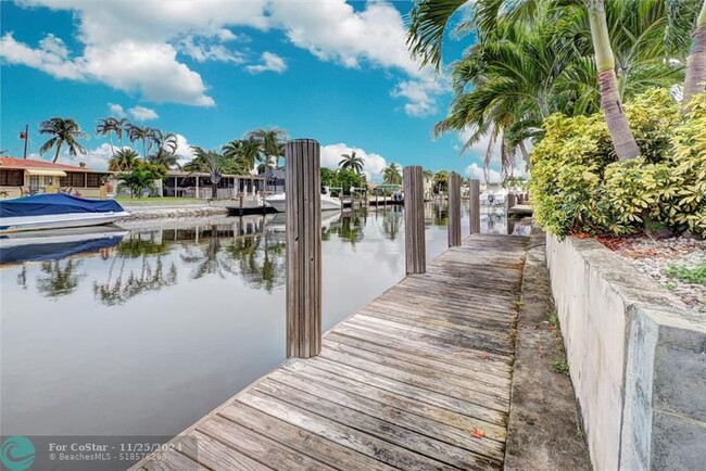 911 SE 11th St in Deerfield Beach, FL - Foto de edificio - Building Photo