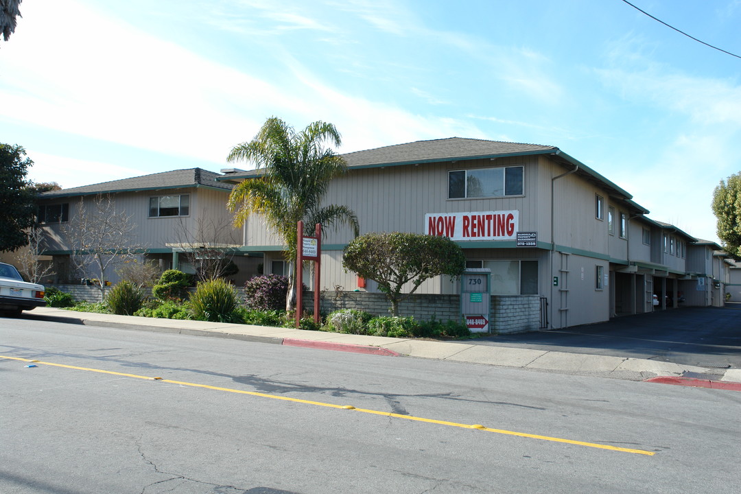 Villa Nova Apartments in Monterey, CA - Foto de edificio