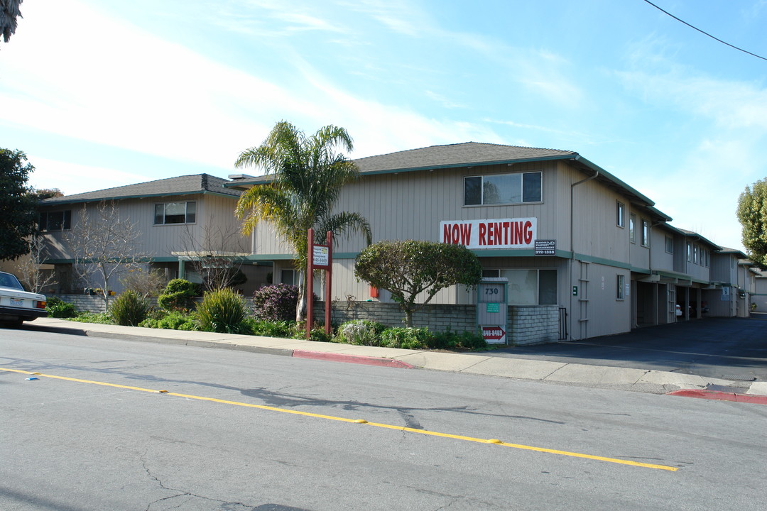 Villa Nova Apartments in Monterey, CA - Building Photo