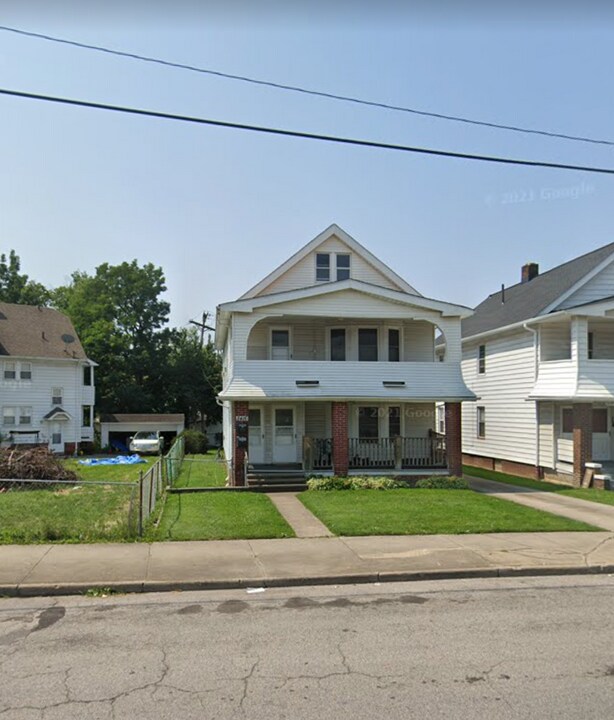 8416 Garfield Blvd, Unit 1 in Garfield Heights, OH - Building Photo