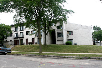 La Corona Apartments in Milwaukee, WI - Building Photo - Building Photo