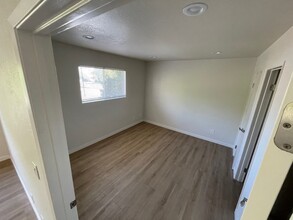 500 Oak St, Unit 211 in Glendale, CA - Building Photo - Building Photo