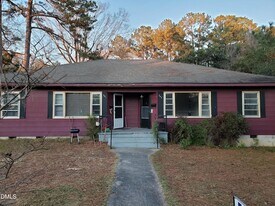 203 Williamson St in Louisburg, NC - Building Photo