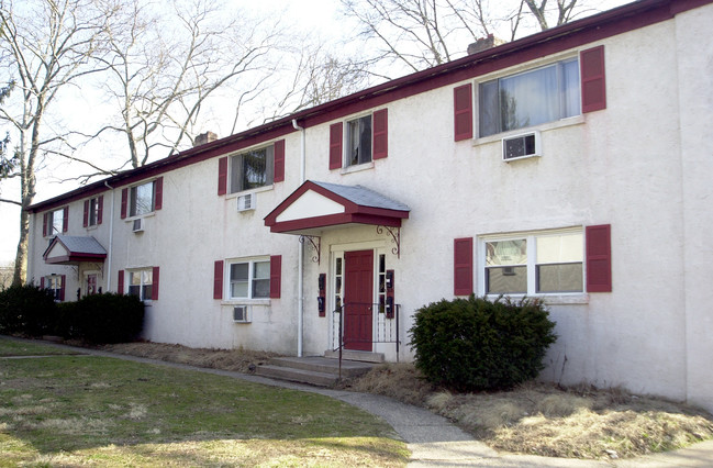 Sun Garden Apartments in Yardley, PA - Building Photo - Building Photo