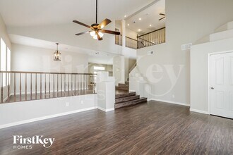 7208 Golden Falcon St in Las Vegas, NV - Foto de edificio - Building Photo