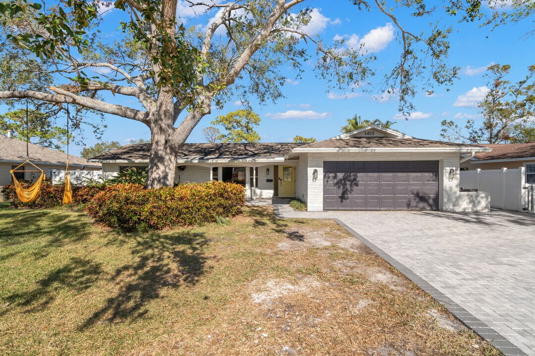 1455 54th Ave NE in St. Petersburg, FL - Foto de edificio