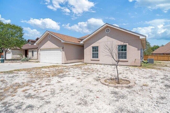 103 Spike Run in Del Rio, TX - Building Photo - Building Photo