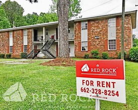 Chanticleer Apartments in Columbus, MS - Building Photo - Interior Photo