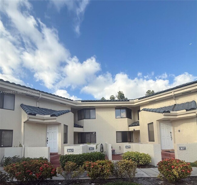 1661 NW 81st Way in Plantation, FL - Building Photo - Building Photo