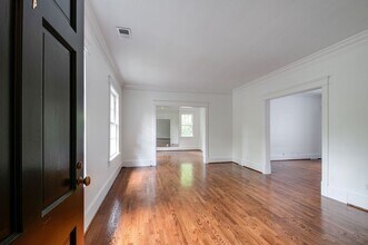 4402 Harding Pl in Nashville, TN - Building Photo - Building Photo